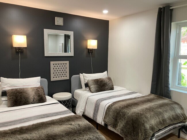 Building Photo - Christiansburg, 2 BR / 1 BA, Available for...