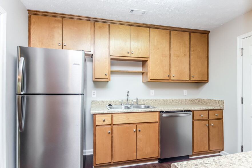 Building Photo - 465 Rosehill Dr