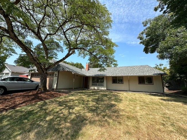 Primary Photo - single level 3 bedroom house, Timberhill n...