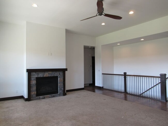 Building Photo - Stunning Westside Home