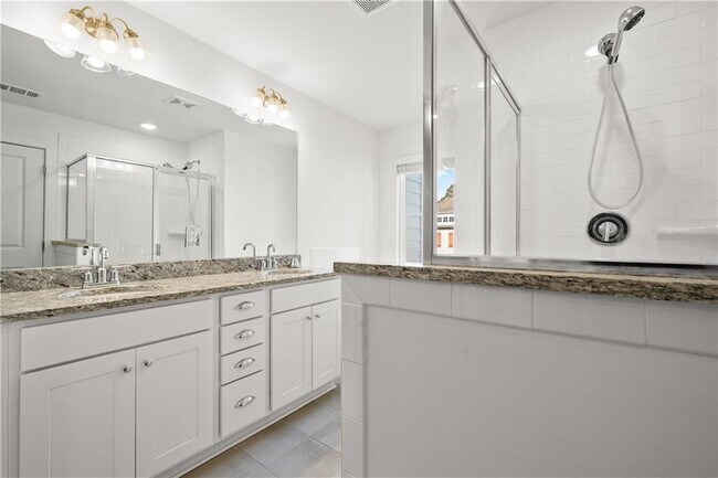 Building Photo - 124 Auburn Wds Dr