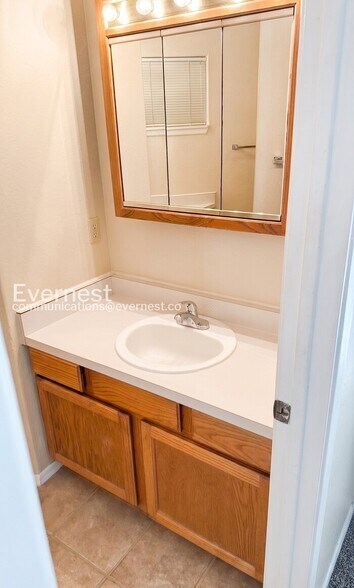 Building Photo - 6655 N Canyon Crest Dr