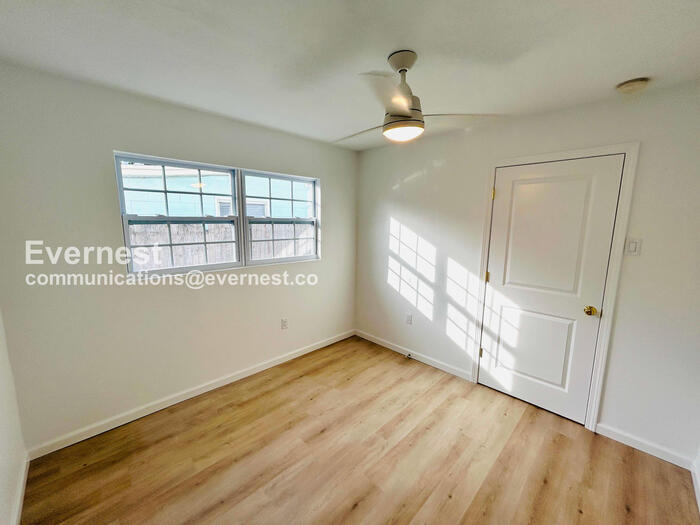 Building Photo - 3032 56th St S