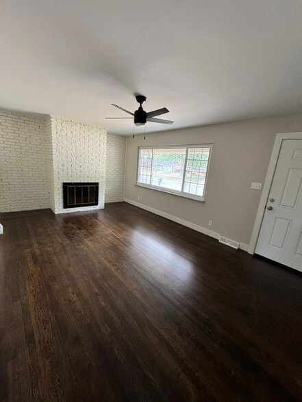 Building Photo - 8479 Northport Dr