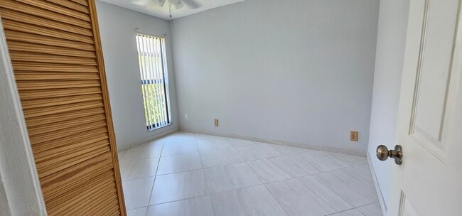 Building Photo - 3298 Shadow Wood Dr