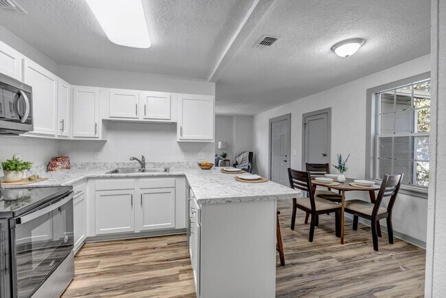 Building Photo - 8025 Paul Jones Dr