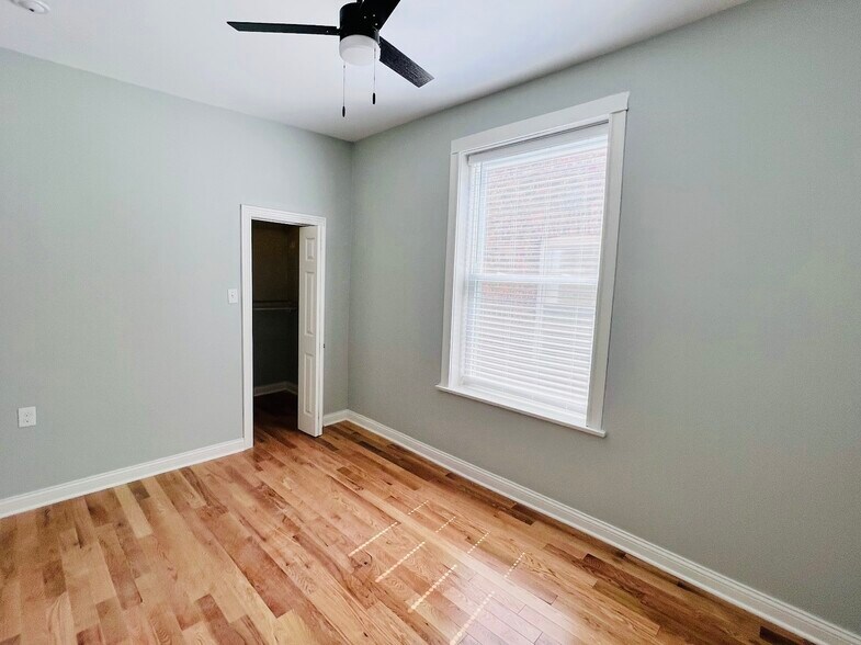 Building Photo - 4244 N Spaulding Ave