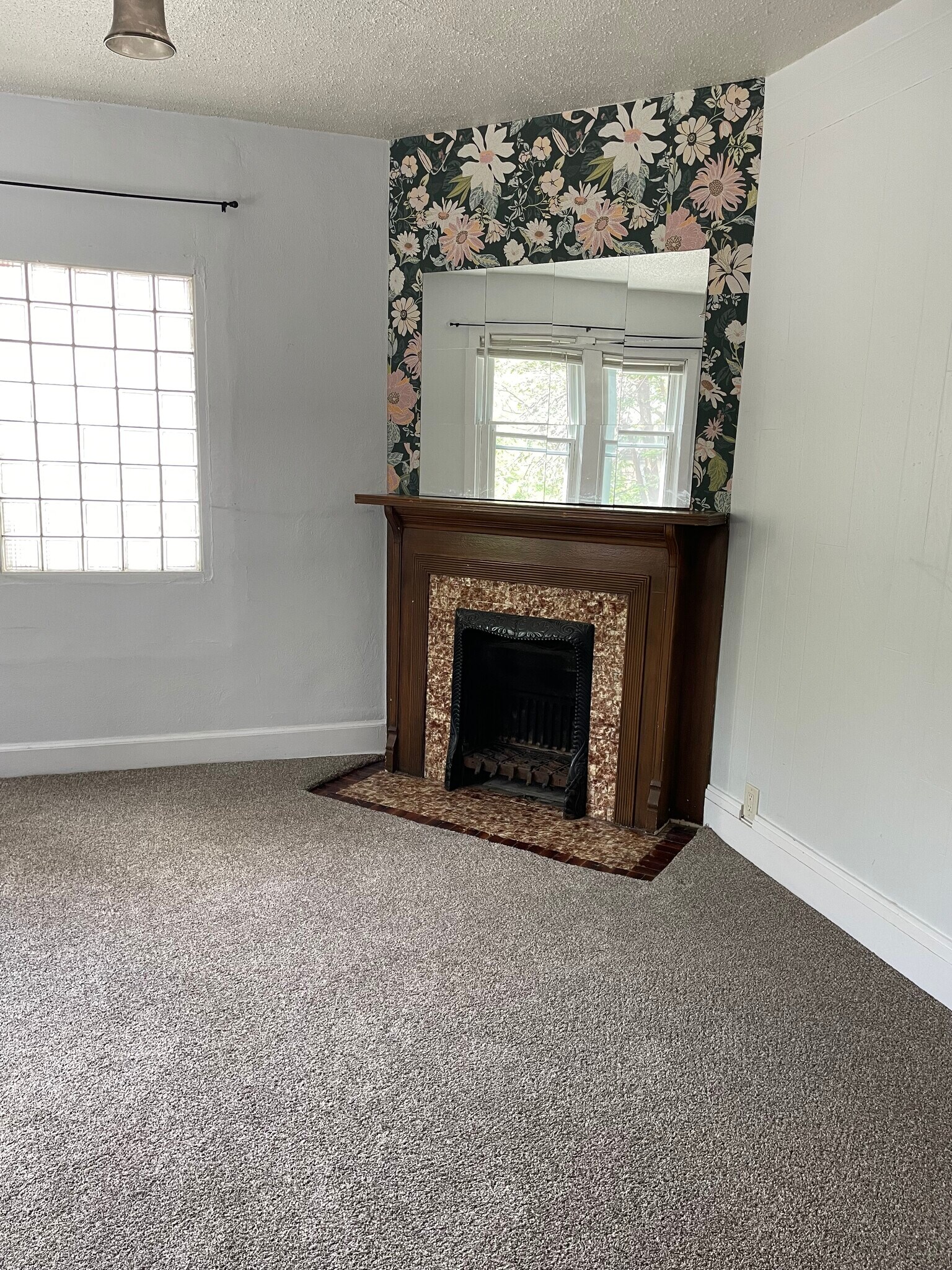 Building Photo - 1205 E 4th St