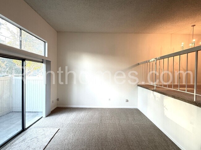 Building Photo - 2764 Meadow Lark Dr