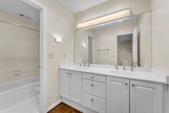 Building Photo - Beautiful 2-Bed, 2-Bath Condo with Elegant...