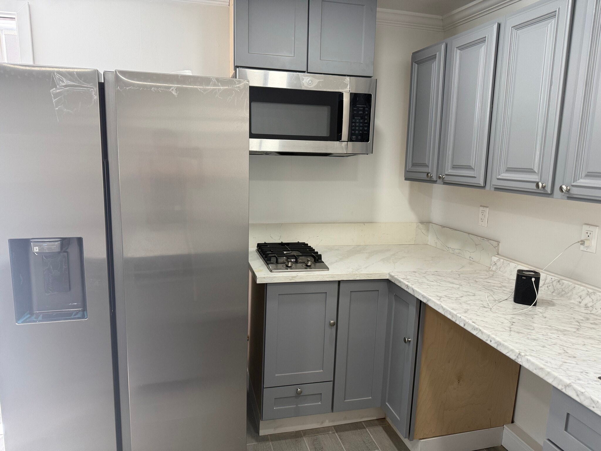 Building Photo - 454 E 63rd St
