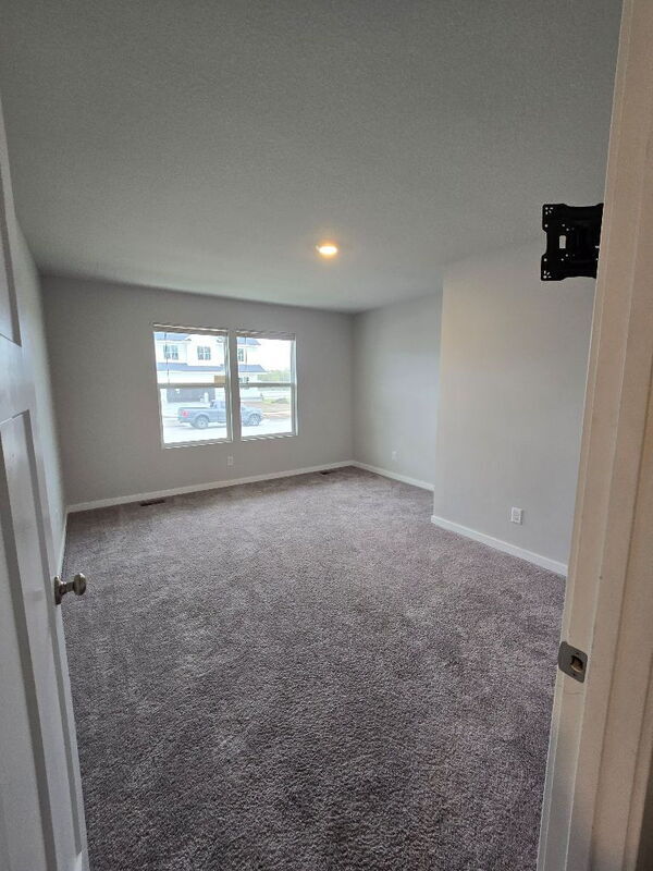 Building Photo - 5653 Brookview Ave
