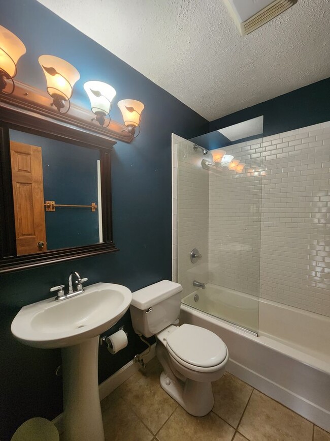 Building Photo - Mountain Escape!