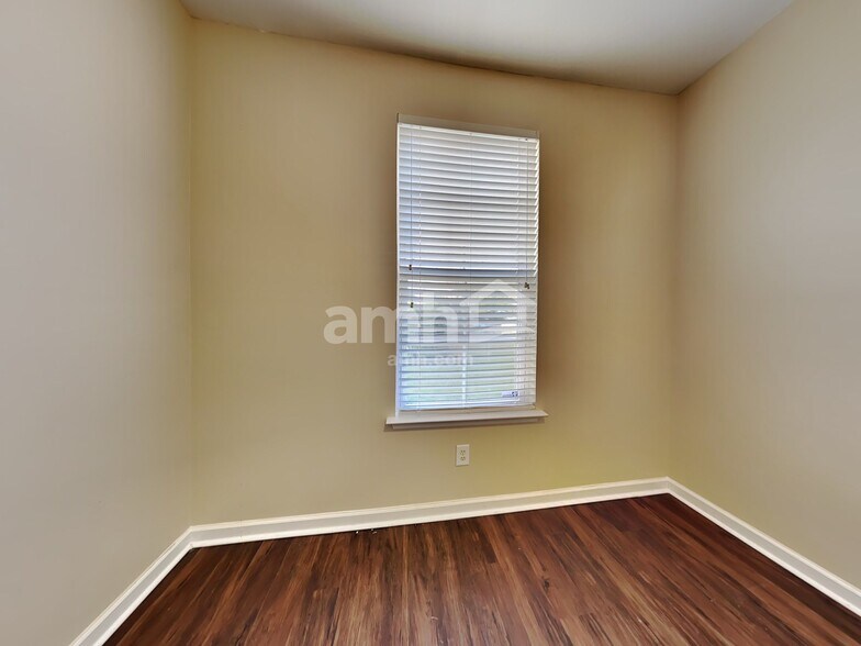 Building Photo - 2993 Nantuckett Ave