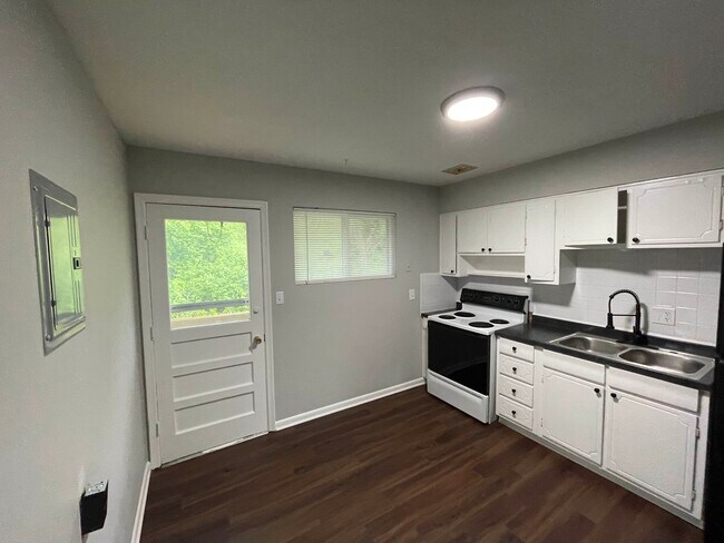 Building Photo - 636 N 31st St