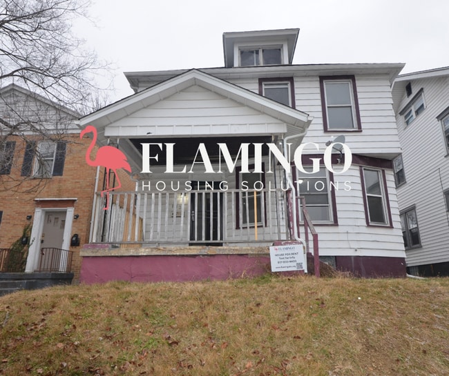 Primary Photo - 1021 Cumberland Ave