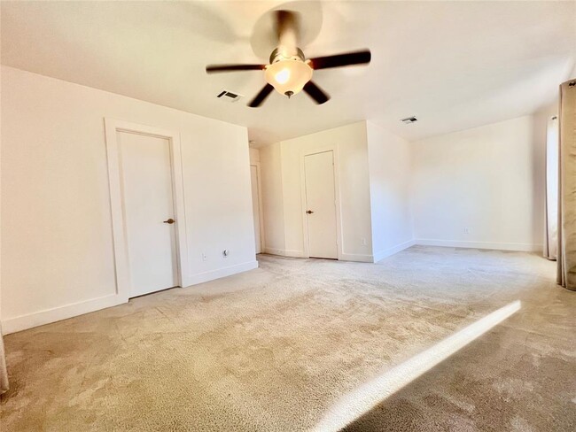 Building Photo - 5015 Summit Lodge Dr