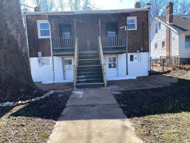 Building Photo - Cute Duplex, Must See!