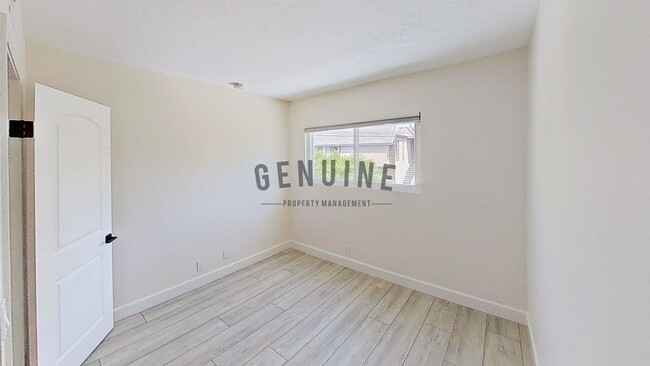 Building Photo - Beautiful 3Bd 2.5Ba Costa Mesa Townhome