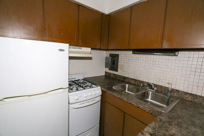 Building Photo - 3162 N Cambridge Ave