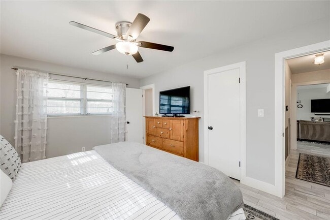 Building Photo - 11512 Oak Trail