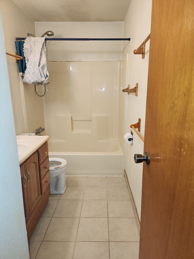 Building Photo - 3-bedroom 1 bath Single Level House