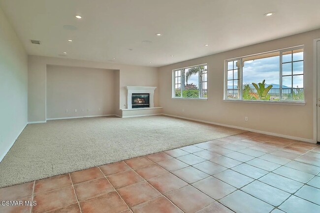 Building Photo - Location and Views!