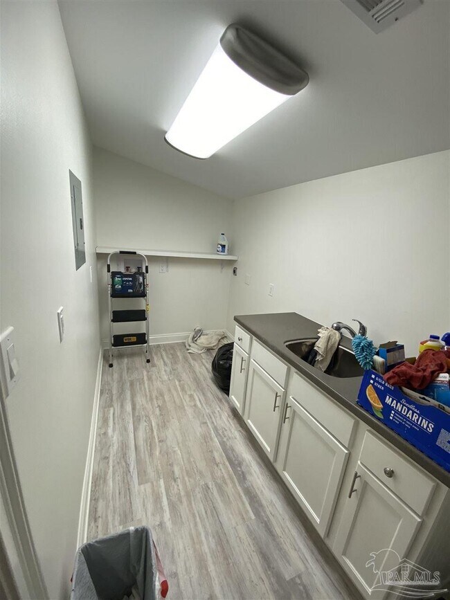 Building Photo - 3263 Damon Dr