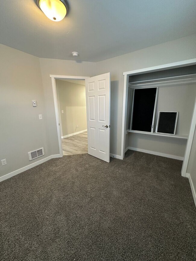 Building Photo - Brand New & Inviting 2 Bedroom, 2 Bathroom Unit in St. Anthony! ($200 OFF FIRST MONTHS RENT!!!)