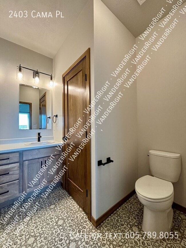 Building Photo - 2403 Cama Pl