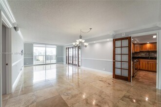 Building Photo - 6039 Collins Ave