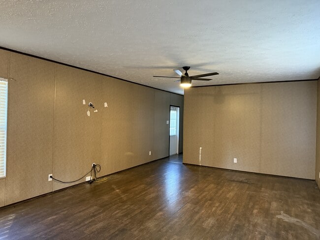 Building Photo - 443 Willow Run Rd