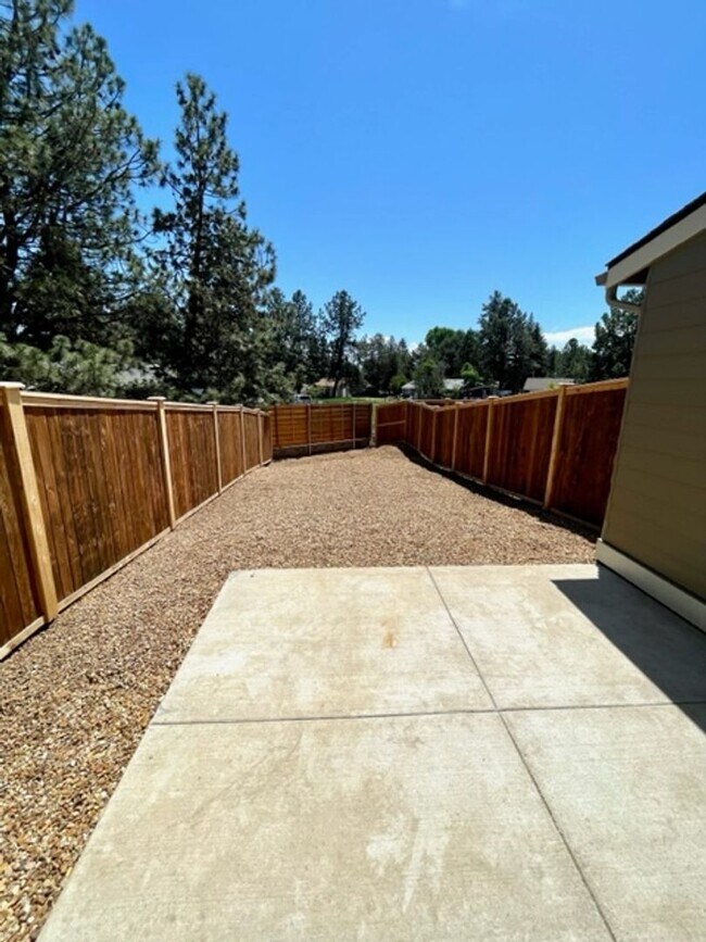 Building Photo - Lucia Duplex - 61522-LUCI-00