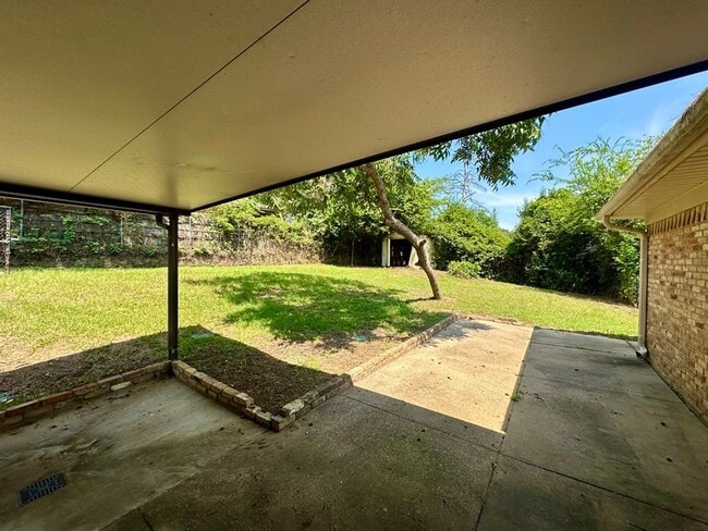 Building Photo - Spacious 4-Bedroom Home on a Corner Lot wi...