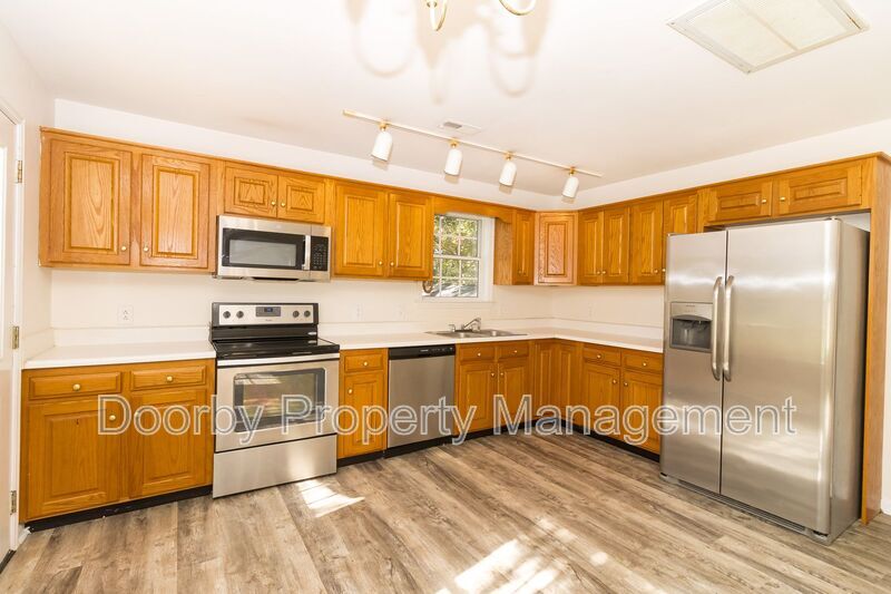 Building Photo - 1004 Roselawn Dr