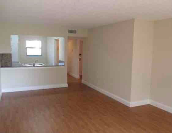 Building Photo - 880 NE 207th Terrace