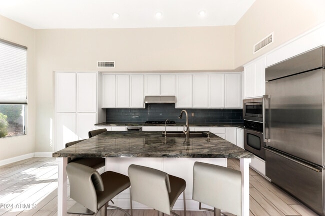 Building Photo - 11811 E Terra Dr