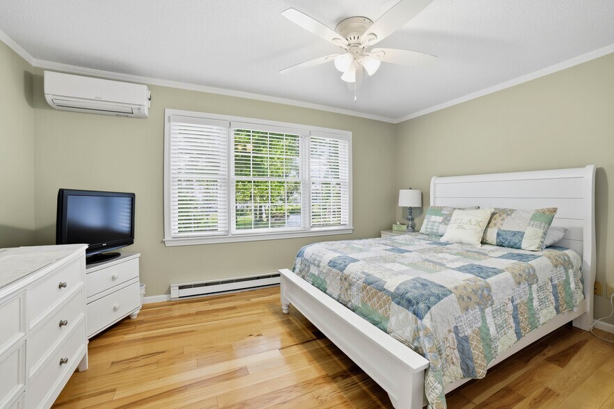 Primary bedroom 2nd floor/Ocean view - 3 Rosewood Ln