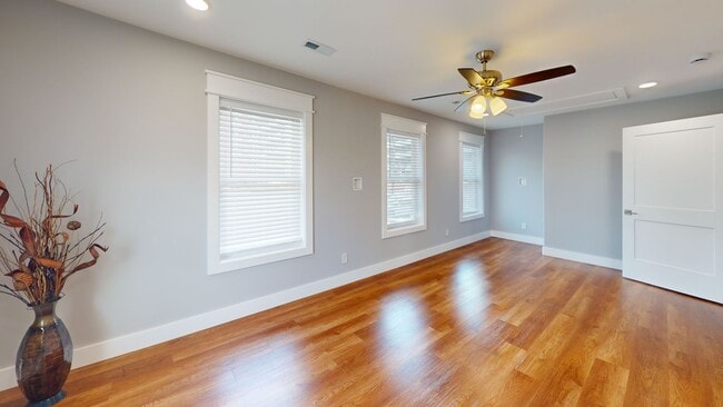 Building Photo - 316 S 17th St