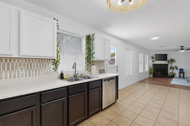 Building Photo - 2316 White Oak Dr
