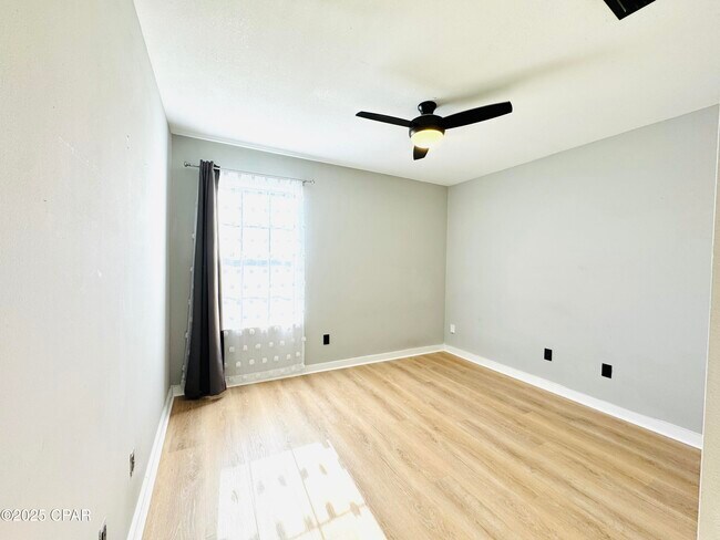 Building Photo - 205 Covington St