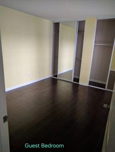 Building Photo - 5565 Canoga Ave