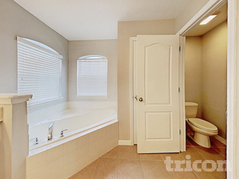 Building Photo - 1513 Lancashire Way