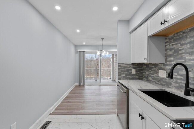 Building Photo - 133 Peddlers Dr