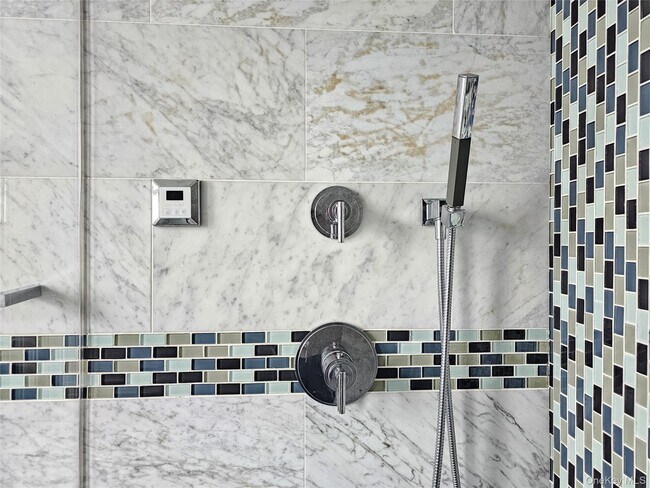 Building Photo - 49 Greenridge Ave