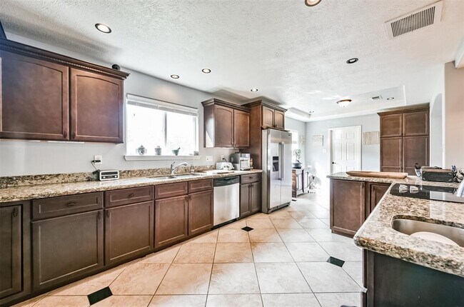 Building Photo - 12114 Rocky Knoll Dr