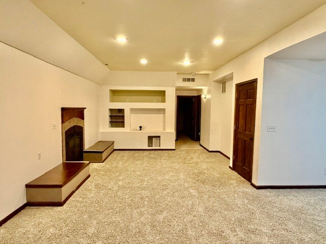 Building Photo - 1112 Meadow Oaks Dr