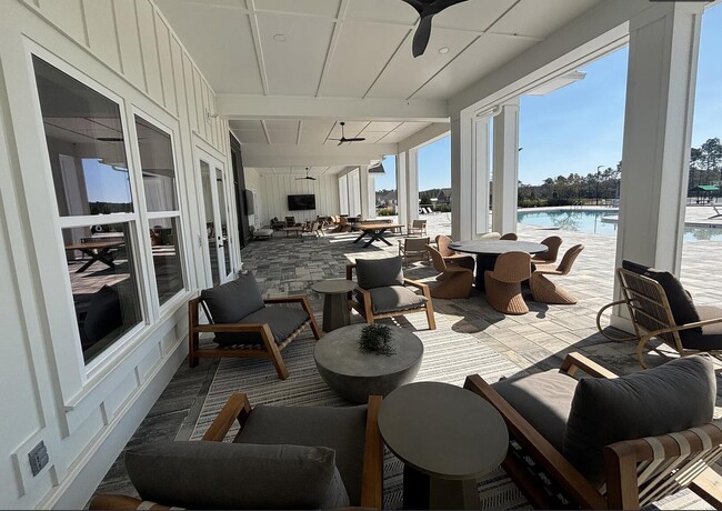 Building Photo - 45 Splendor Run