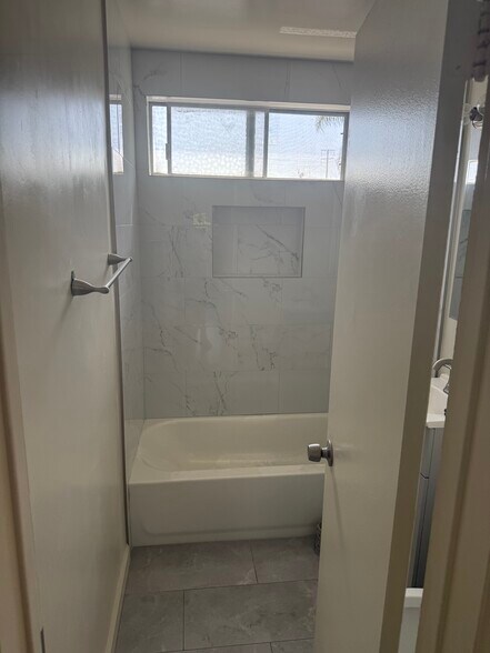 Building Photo - 15116 Studebaker Rd