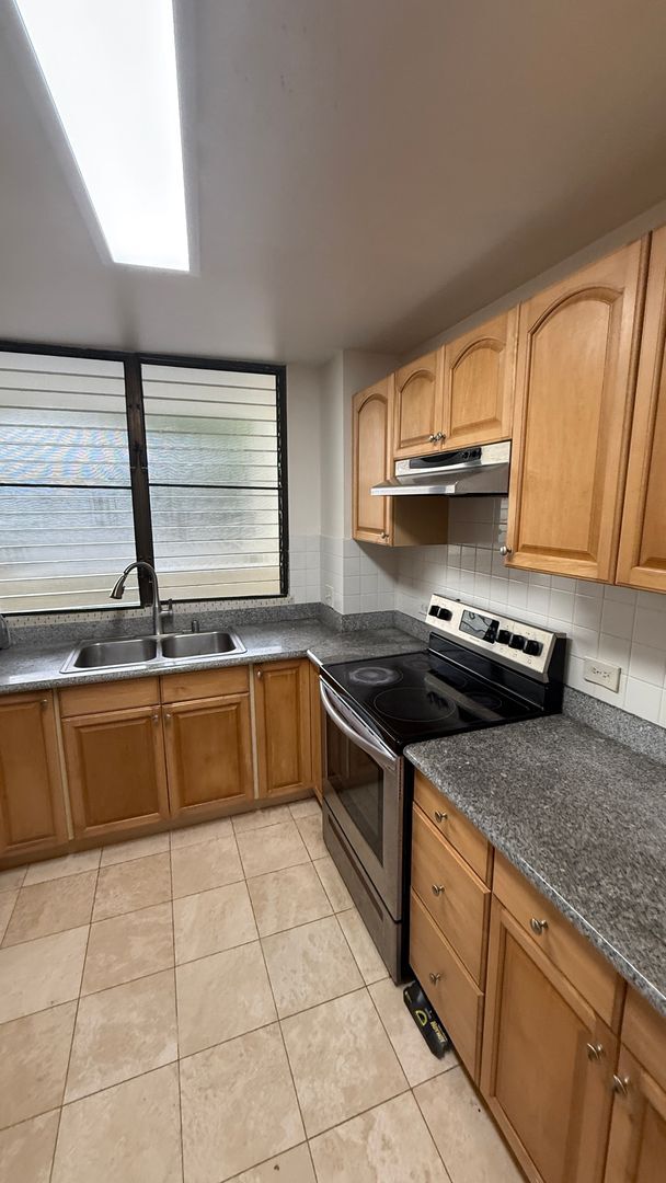 Building Photo - For Rent – Spacious 2 Bedroom, 2 Bath Cond...